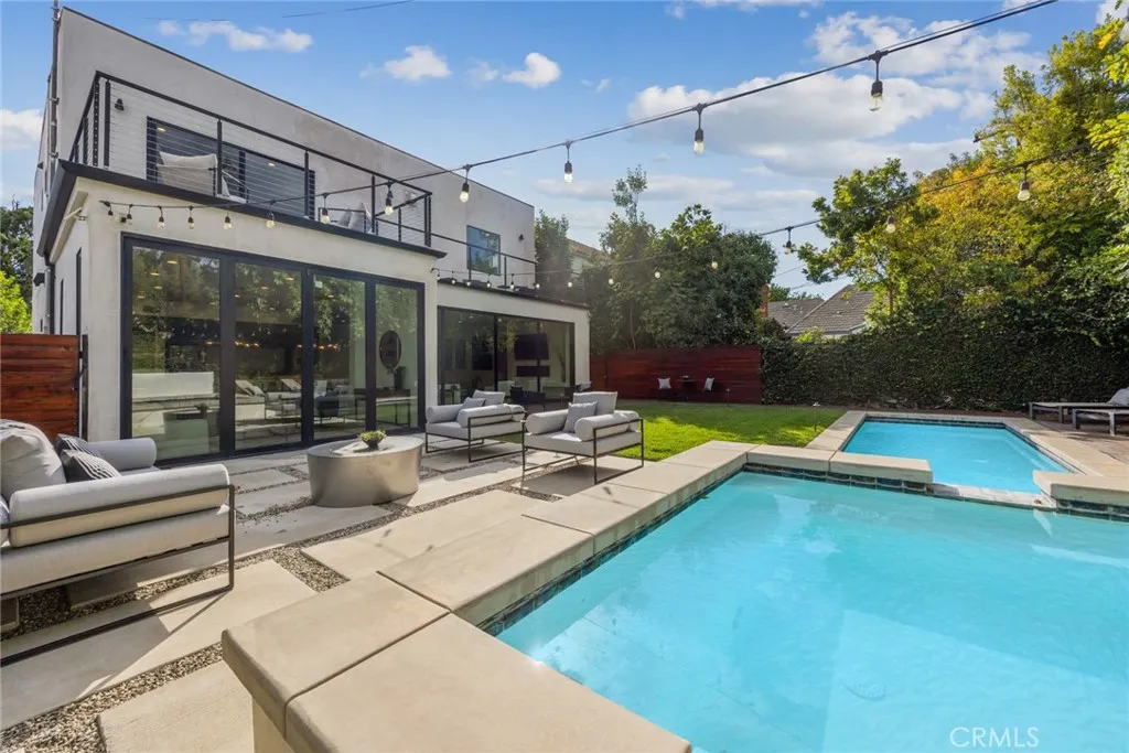 Pasadena, California 91107, United States, 4 Bedrooms Bedrooms, ,5 BathroomsBathrooms,Residential,Active,229679