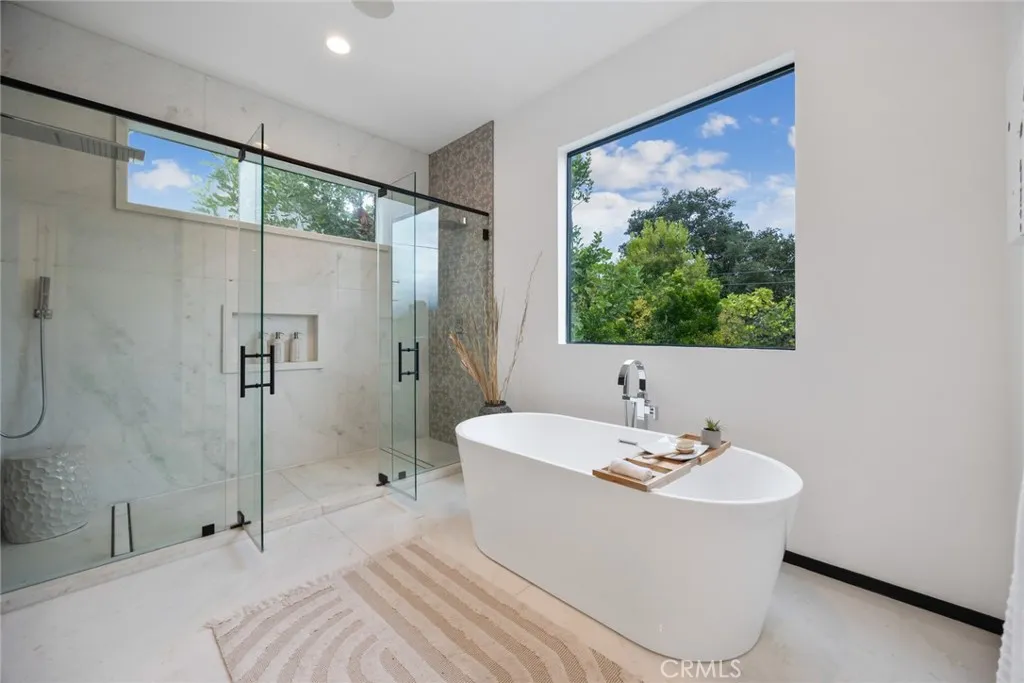 Pasadena, California 91107, United States, 4 Bedrooms Bedrooms, ,5 BathroomsBathrooms,Residential,Active,229679