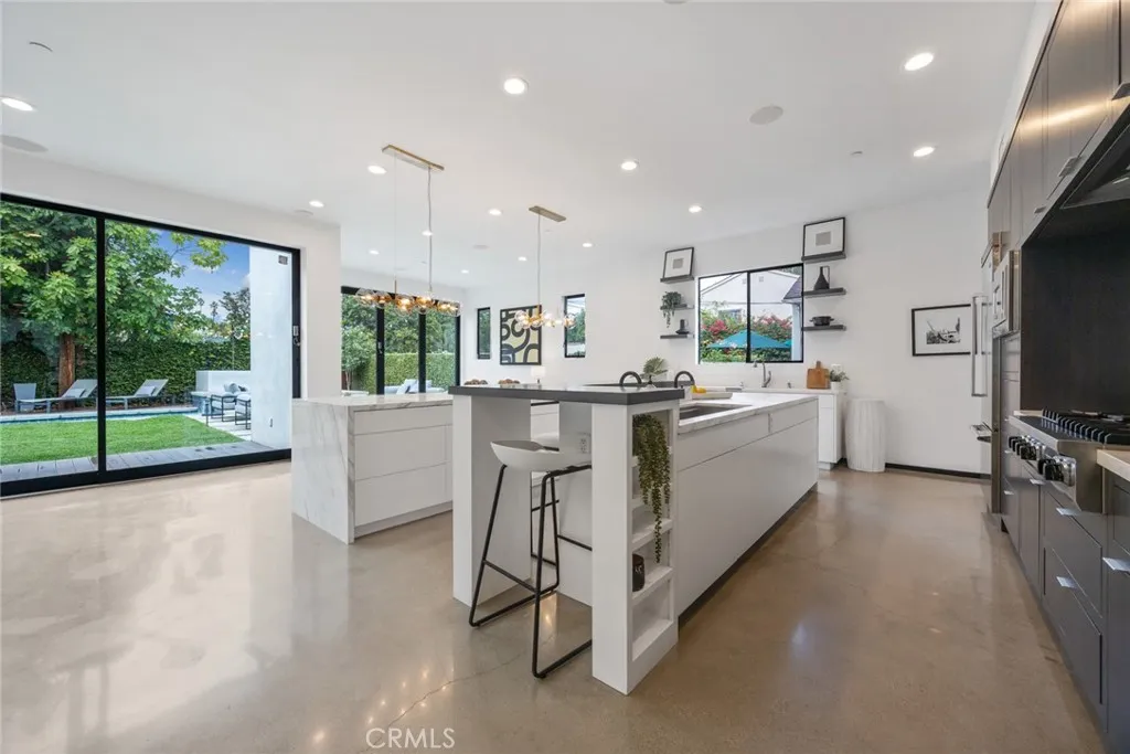 Pasadena, California 91107, United States, 4 Bedrooms Bedrooms, ,5 BathroomsBathrooms,Residential,Active,229679