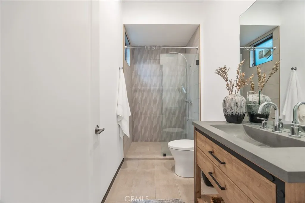 Pasadena, California 91107, United States, 4 Bedrooms Bedrooms, ,5 BathroomsBathrooms,Residential,Active,229679