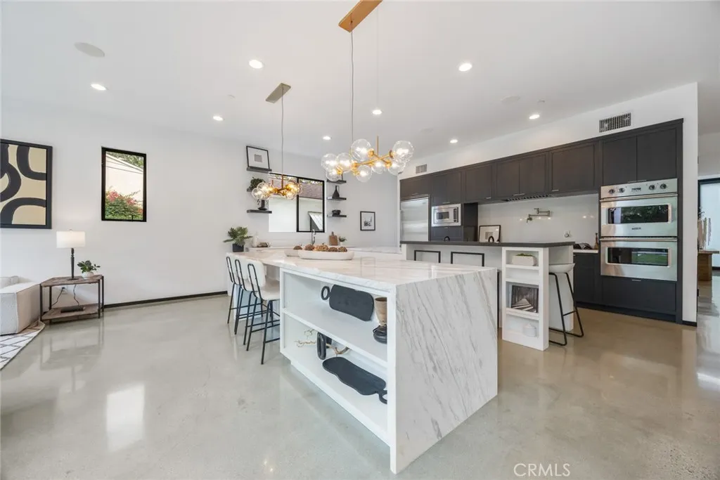 Pasadena, California 91107, United States, 4 Bedrooms Bedrooms, ,5 BathroomsBathrooms,Residential,Active,229679