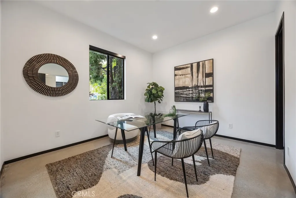 Pasadena, California 91107, United States, 4 Bedrooms Bedrooms, ,5 BathroomsBathrooms,Residential,Active,229679