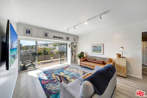 Photo of 1155 N La Cienega Boulevard #904, West Hollywood, CA 90069 (MLS # 25588195) Photo of 1155 N La Cienega Boulevard #904, West Hollywood, CA 90069 (MLS # 25588195)