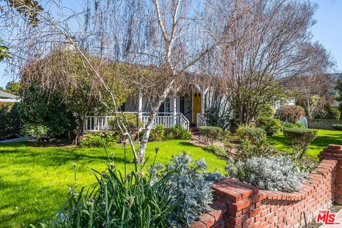 Photo of 118 N Evergreen Street, Burbank, CA 91505 (MLS # 26650783)