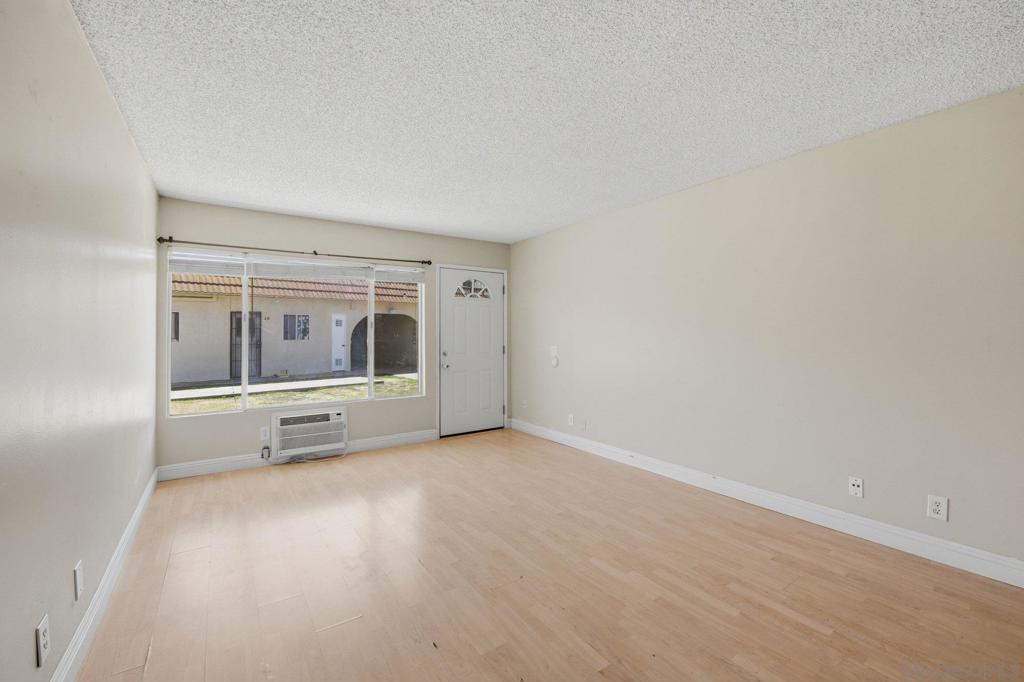 2012 E Mission Ave 11