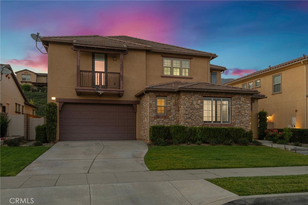 885 E Manresa DR