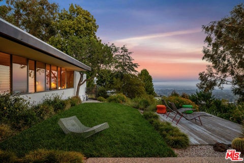 Tiny photo for 1531 N Tigertail Road, Los Angeles, CA 90049 (MLS # 26841443)