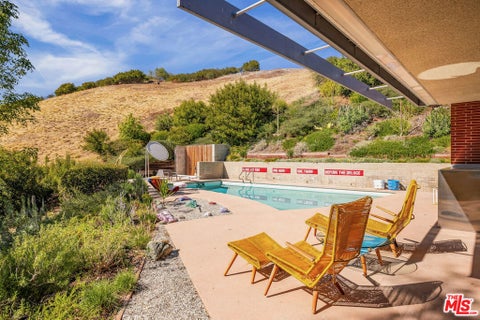 Tiny photo for 1531 N Tigertail Road, Los Angeles, CA 90049 (MLS # 26841443)
