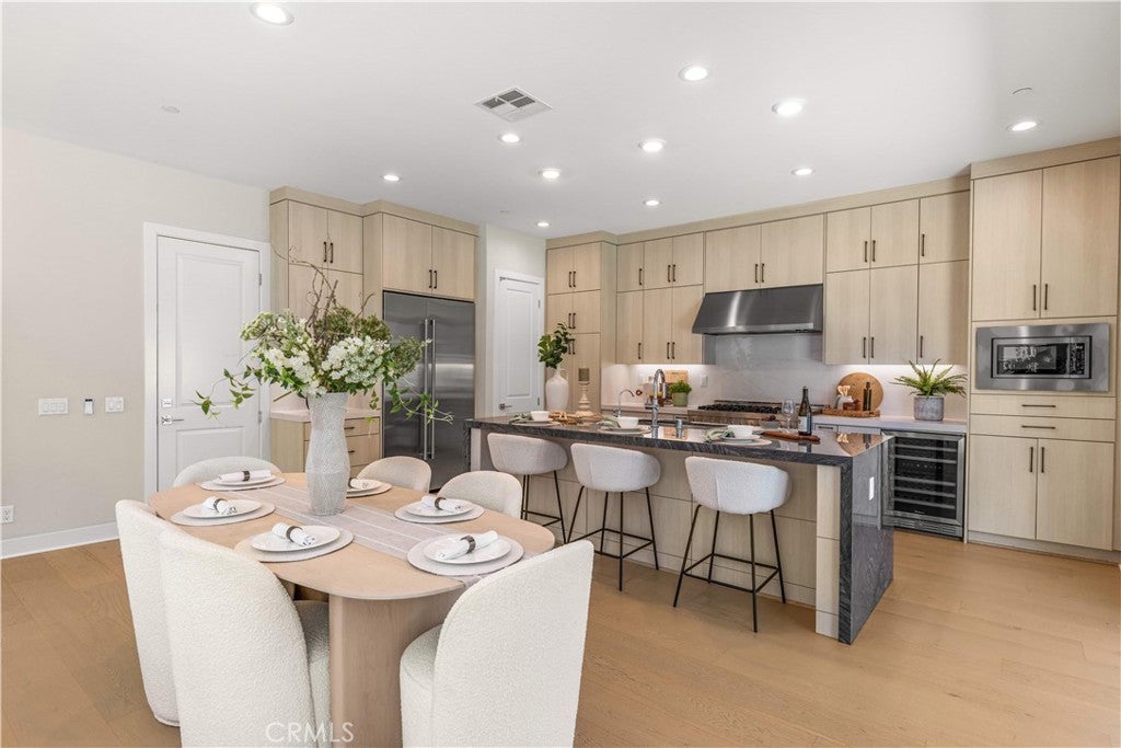 400 Riverbend