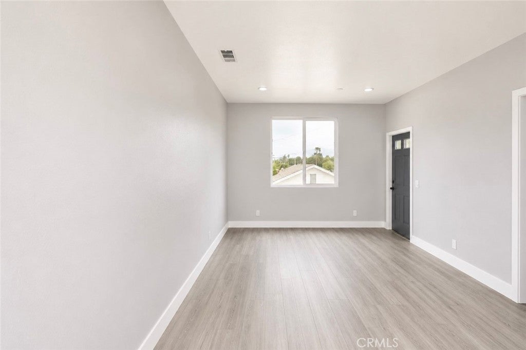 1439 S Palomares