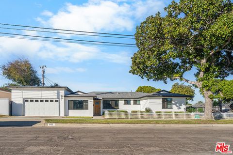 Photo of 801 S Courtney Avenue, Fullerton, CA 92833 (MLS # 26639855)