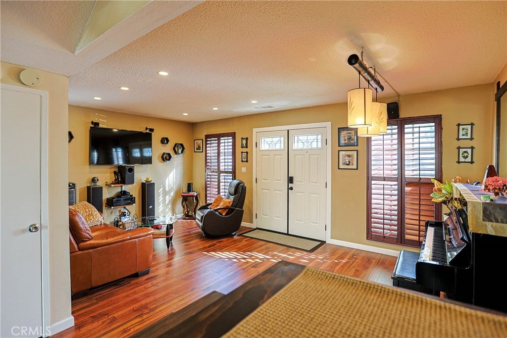 18726 Brookhurst