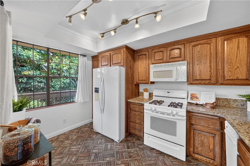 1655 Clark 324