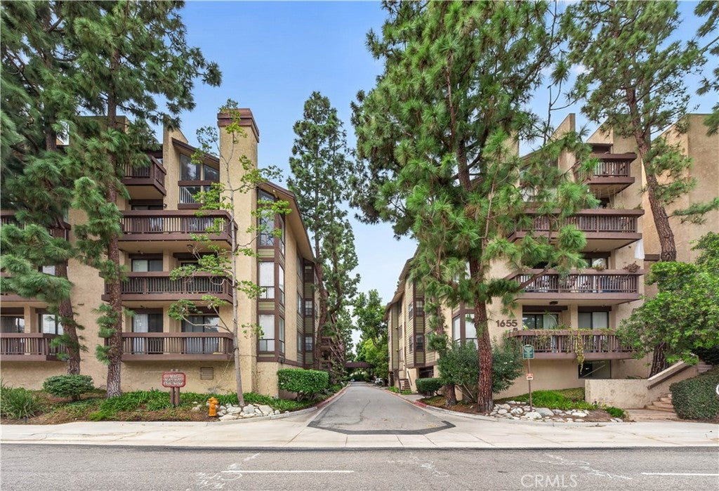 1655 Clark 324