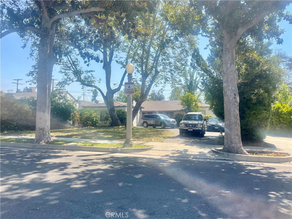 Charming 4-Bedroom Home in Prime Pasadena Location – Great Investment Opportunity
Nestled in one of Pasadena’s most prestigious tree-lined neighborhoods, this beautifully maintained single-story home offers timeless charm and long-term investment potential. Boasting 4 spacious bedrooms and 2.75 bathrooms, this residence sits on a quiet, picturesque street surrounded by mature trees and upscale homes.
Inside, the home features a functional layout with generous living spaces, including a bright living room, a well-appointed kitchen, and ample storage throughout. Large windows bring in natural light and offer serene views of the lush surroundings.
Set in a highly sought-after neighborhood known for its architectural elegance and peaceful ambiance, this property is just minutes from Caltech, The Huntington Library, top-rated schools, and the boutiques and restaurants of Old Town Pasadena.
Currently occupied by reliable long-term tenants, this home presents an excellent opportunity for investors looking for stable rental income in a high-demand area, or for future homeowners seeking a location with enduring value.
Don’t miss your chance to own a piece of Pasadena’s finest.