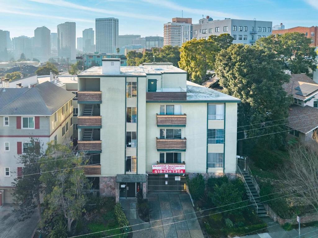 303 Lee Street