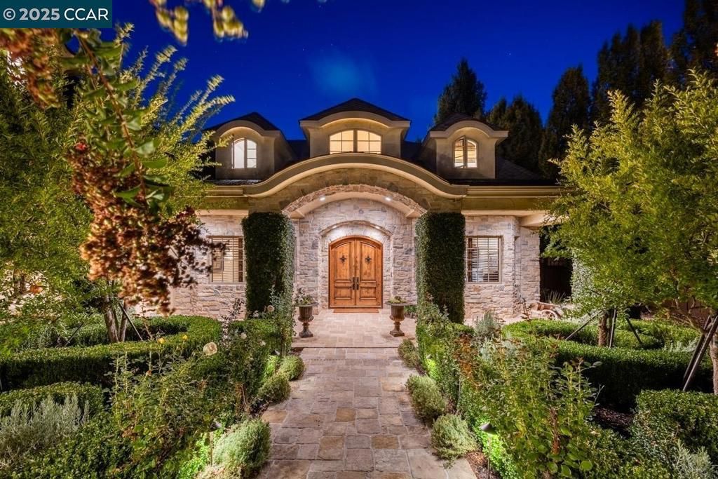 Photo of 104 Muir Ln Ln, Alamo, CA 94507 (MLS # 41115818)