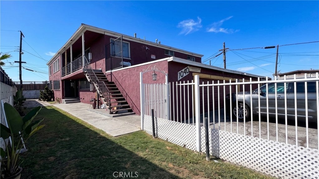 1040 W Reeve