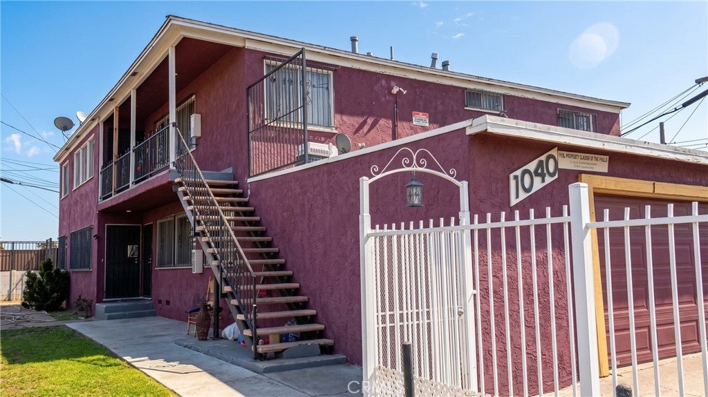 1040 W Reeve