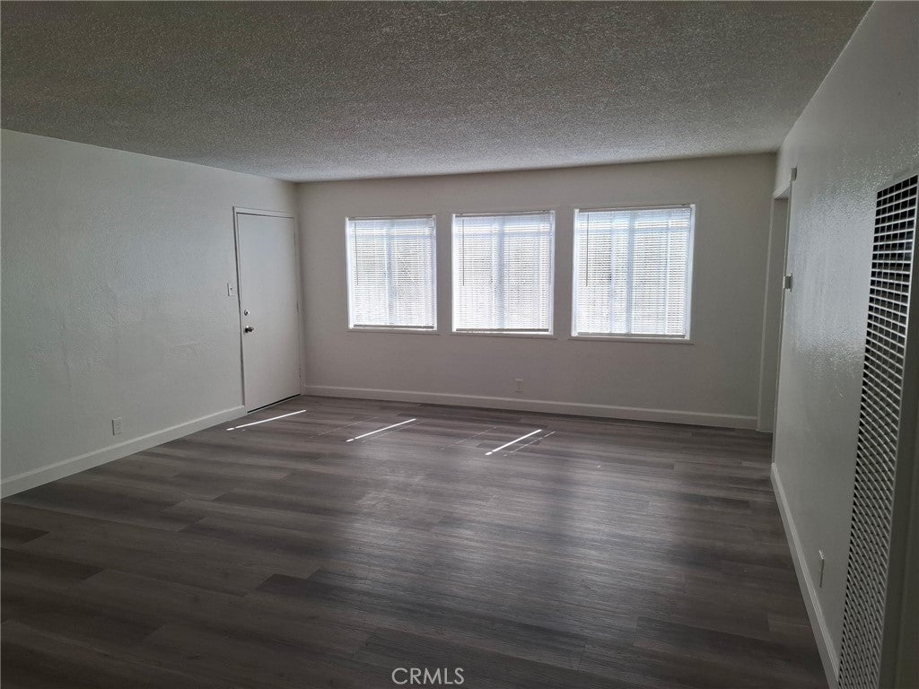 1040 W Reeve