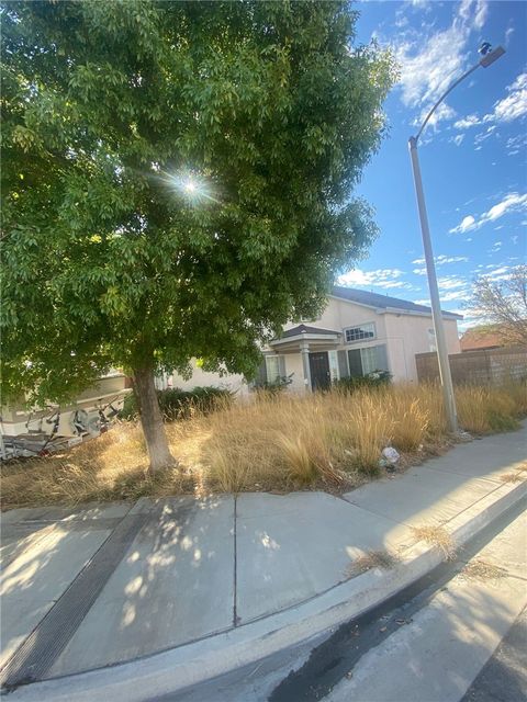 Photo of 2108 Beechwood St, Lancaster, CA 93535 (MLS # SR25223961)