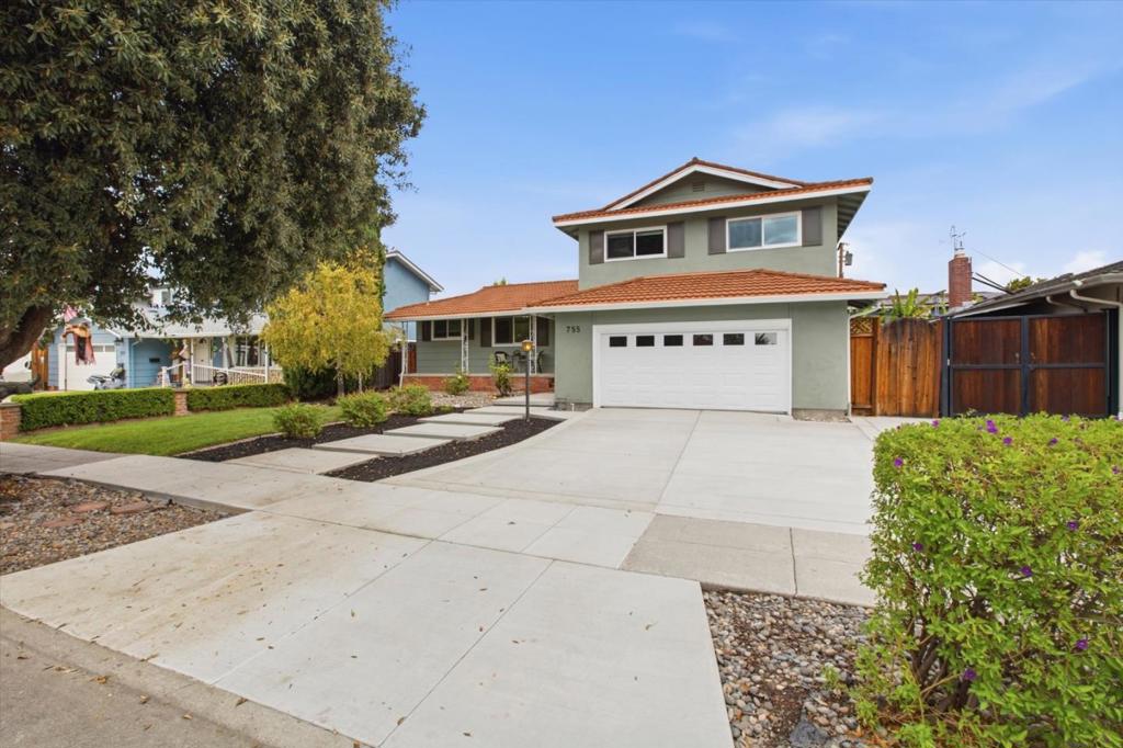 755 Azule Avenue
