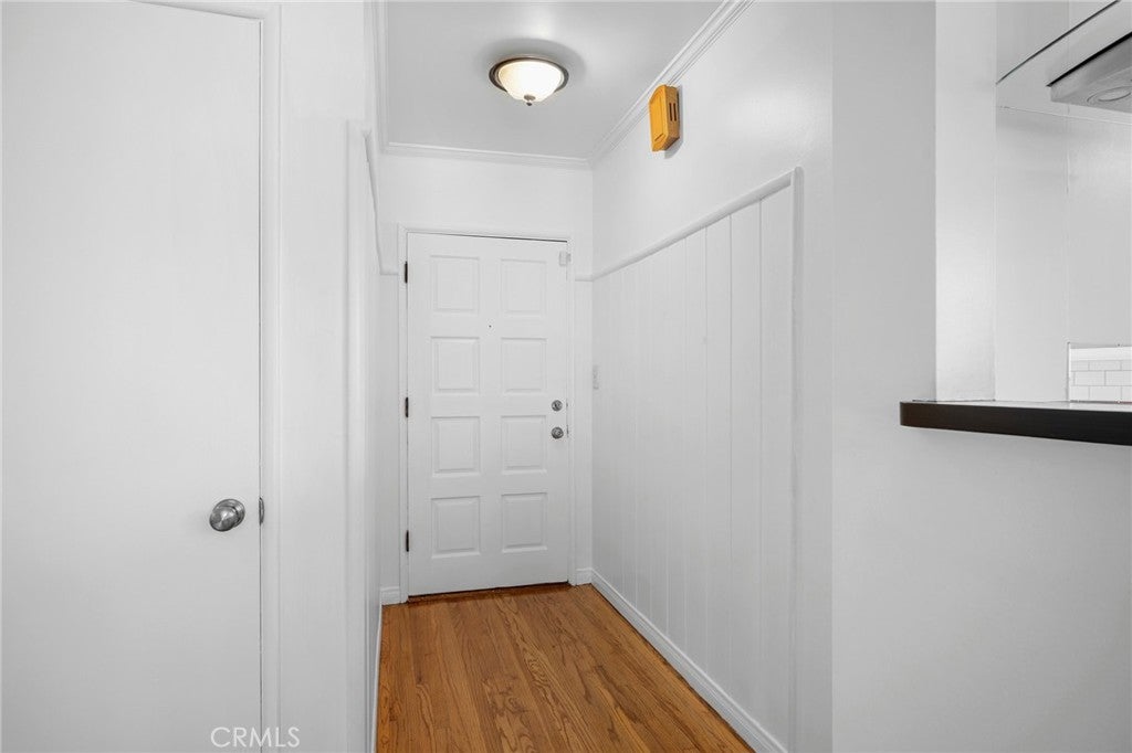 5806 Noble