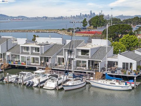 Photo of 312 Tideway Dr Dr, Alameda, CA 94501 (MLS # 41129537)