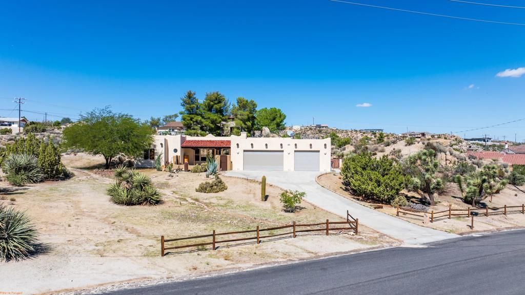 Photo of 56948 Plaza Del Amigo, Yucca Valley, CA 92284 (MLS # 219142722DA)