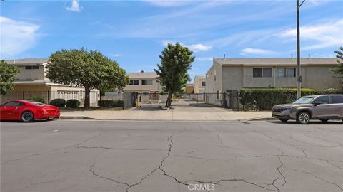 Photo of 12900 Filmore St, Pacoima, CA 91331 (MLS # SR26083912)