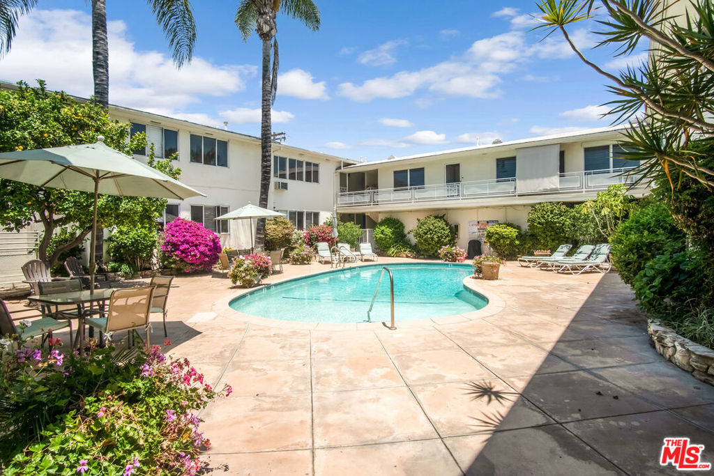 Properties 4 14065 Moorpark Street