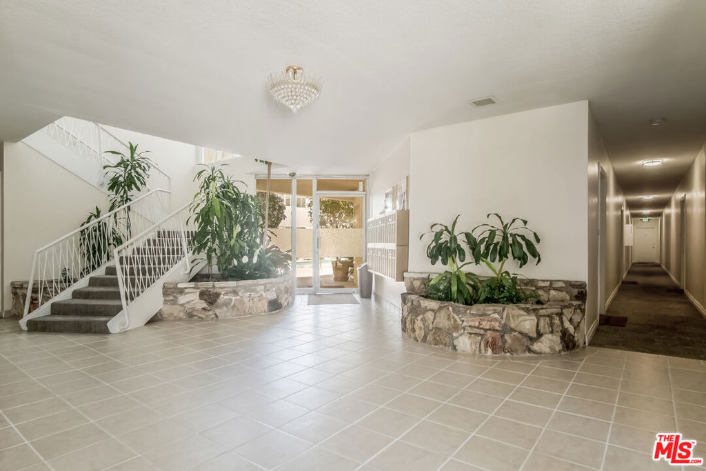 Properties 3 14065 Moorpark Street