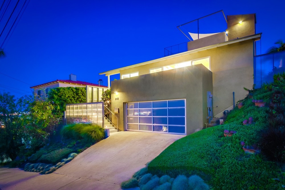 Your chance to reside in this amazing contemporary home with breathtaking views of Coronado, Downtown and the San Diego Bay! The home has been impeccably designed with floor to ceiling glass doors, bamboo flooring, designer lighting, sleek solid surface counters, stainless steel appliances, large view balcony off living room, built-in media center & audio for music throughout the house. Rooftop deck features spectacular downtown & water views day long! Neighborhoods: Point Loma View: City,Evening Lights
