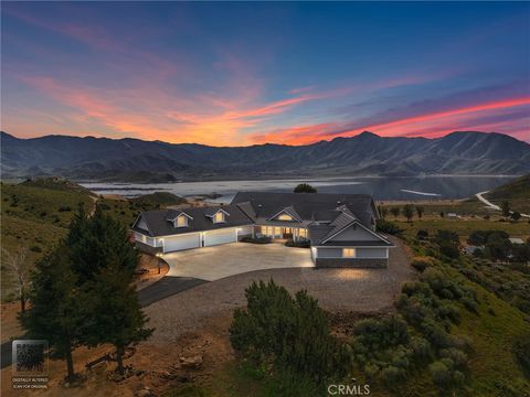 Photo of 7364 Sierra Way, Wofford Heights, CA 93285 (MLS # SR26026329)