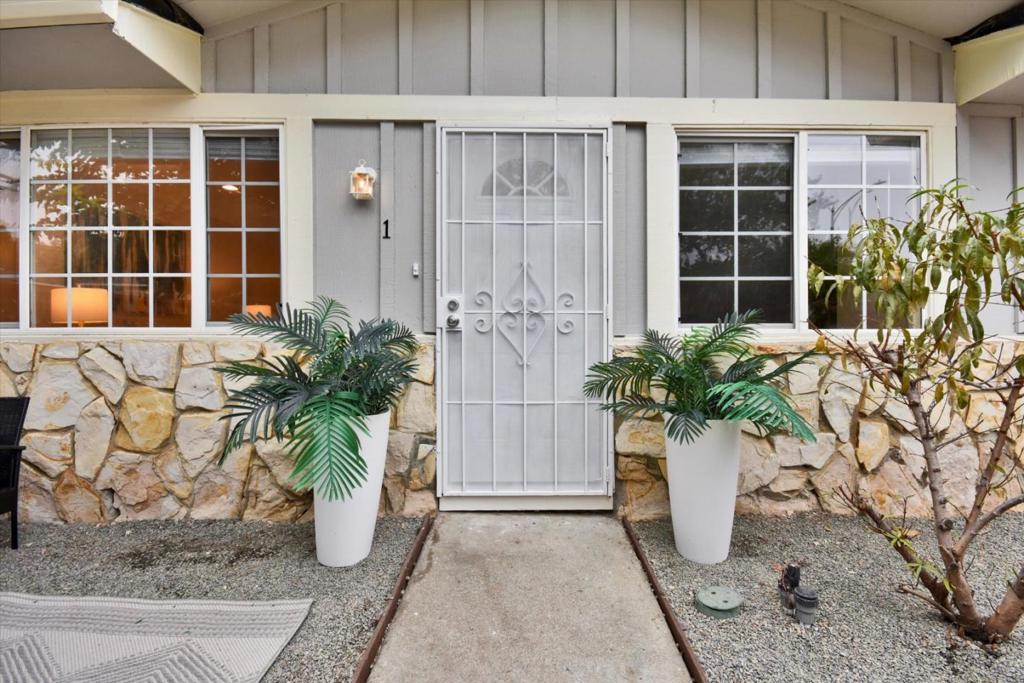 5683 Playa Del Rey 1