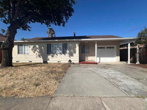 Photo of 25696 Lander Ave Ave, Hayward, CA 94544 (MLS # 41122788)