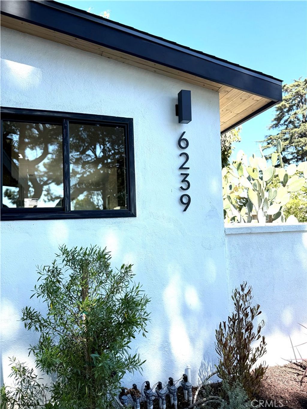 Photo of 6239 E Keynote St, Long Beach, CA 90808 (MLS # DW25241808)