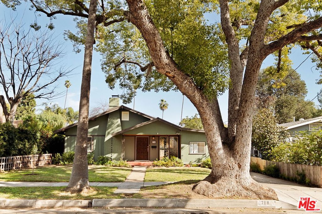 788 N Mar Vista Avenue