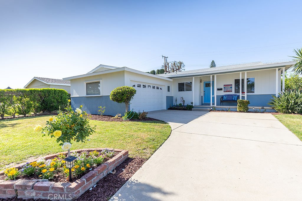 1537 E Brookdale Place