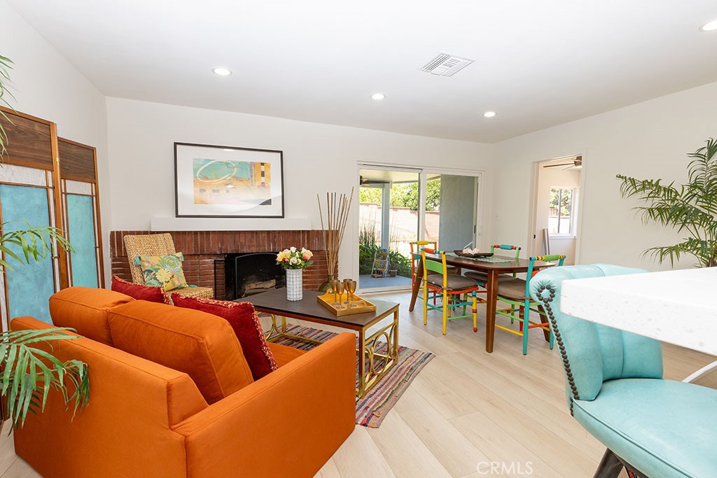 1537 E Brookdale Place