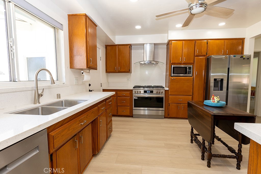 1537 E Brookdale Place