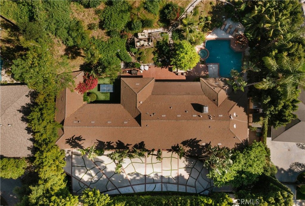 Photo of 1138 Coldwater Canyon Drive, Beverly Hills, CA 90210 (MLS # SR26071043)