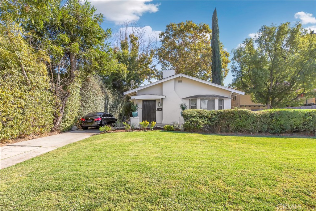 Properties 3 1562 N Lake Avenue