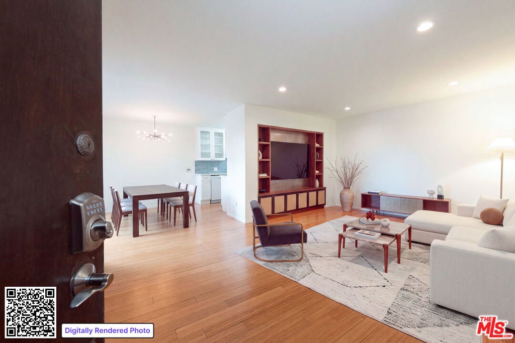 532 N Rossmore Avenue