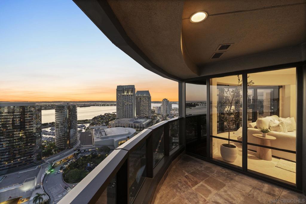 100 W Harbor Dr 3005