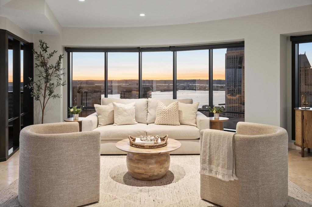 100 W Harbor Dr 3005