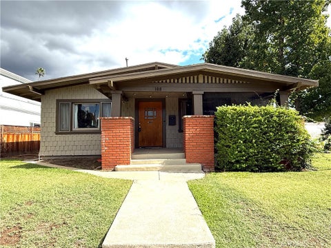 Photo of 108 S Oak Avenue, Pasadena, CA 91107 (MLS # SW26228526)