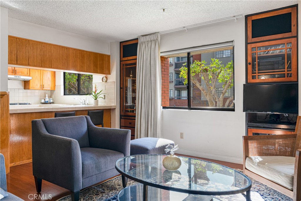 Properties 2 303 W Loraine 2