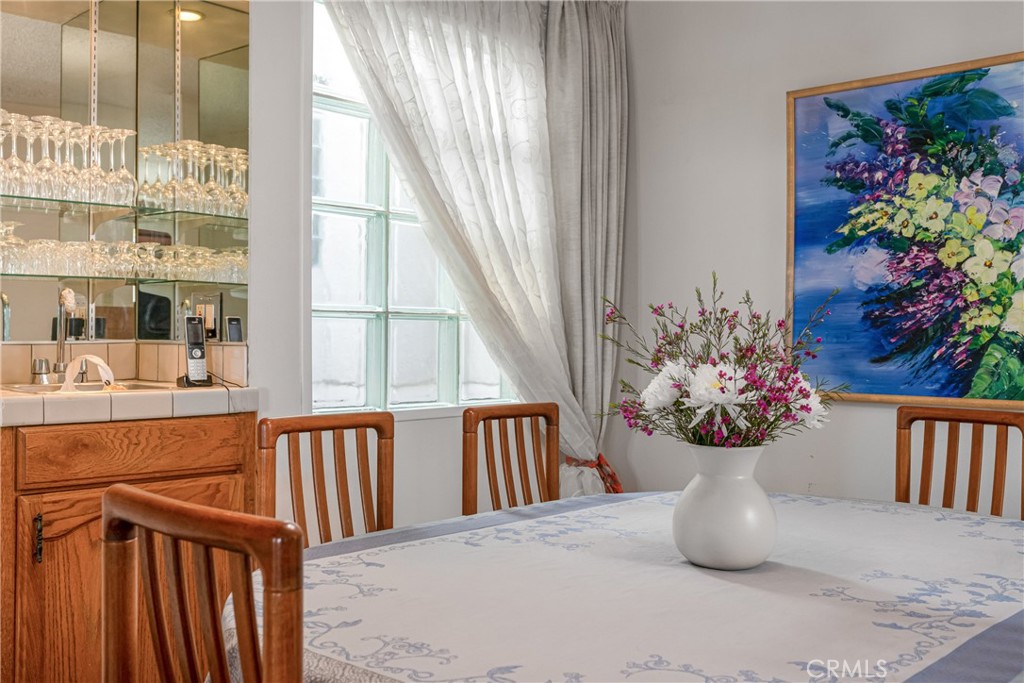 Properties 4 303 W Loraine 2