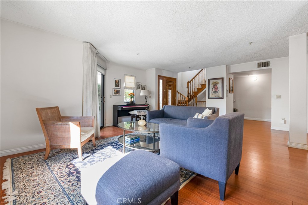 Properties 3 303 W Loraine 2